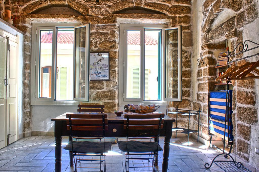 Aigua Hotel Алгеро Екстериор снимка