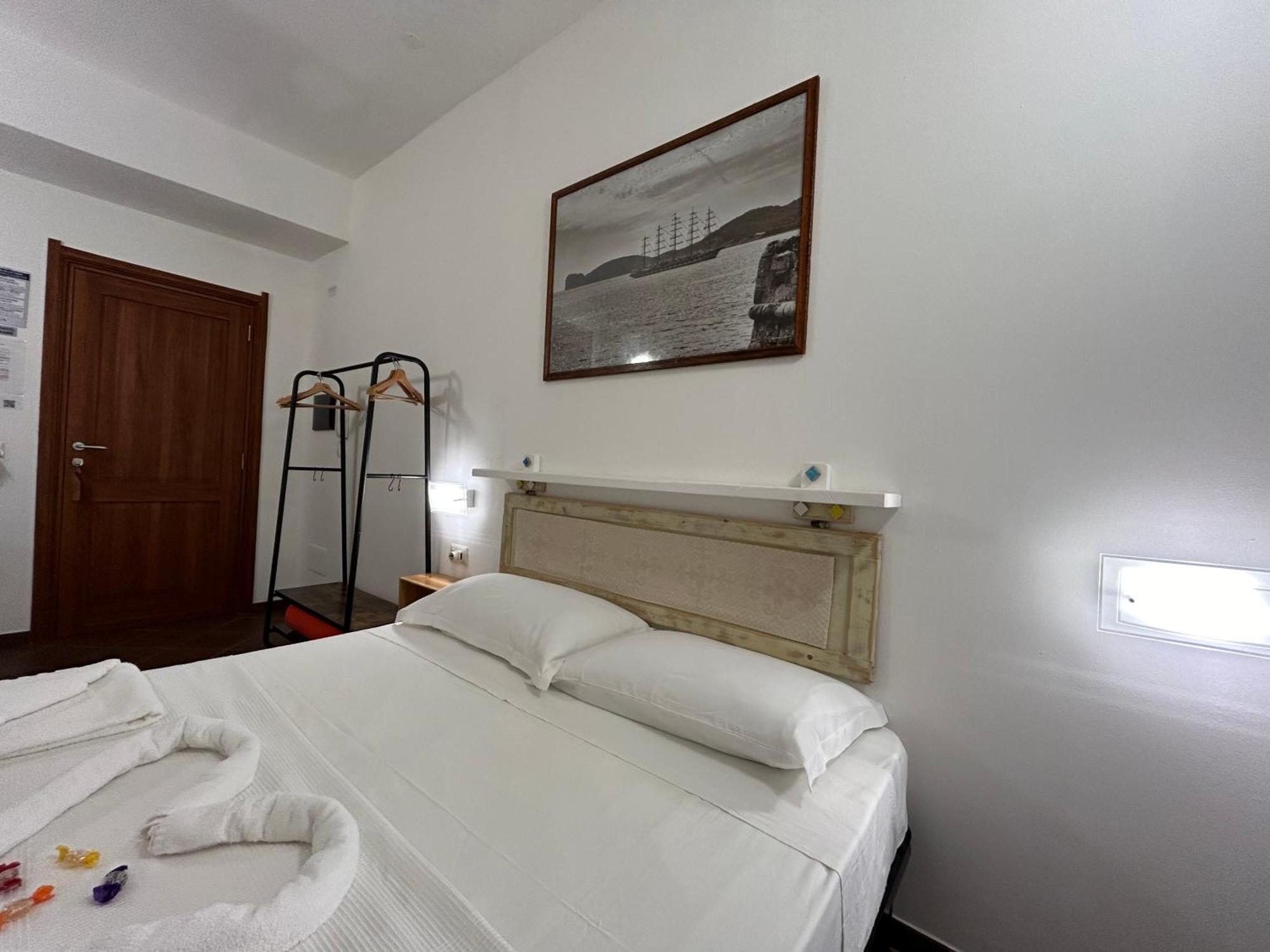 Aigua Hotel Алгеро Екстериор снимка